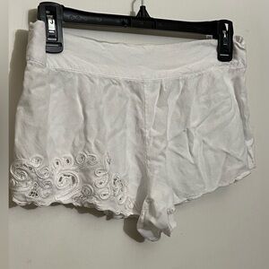 Forever ❤️white pearl short. Size Medium